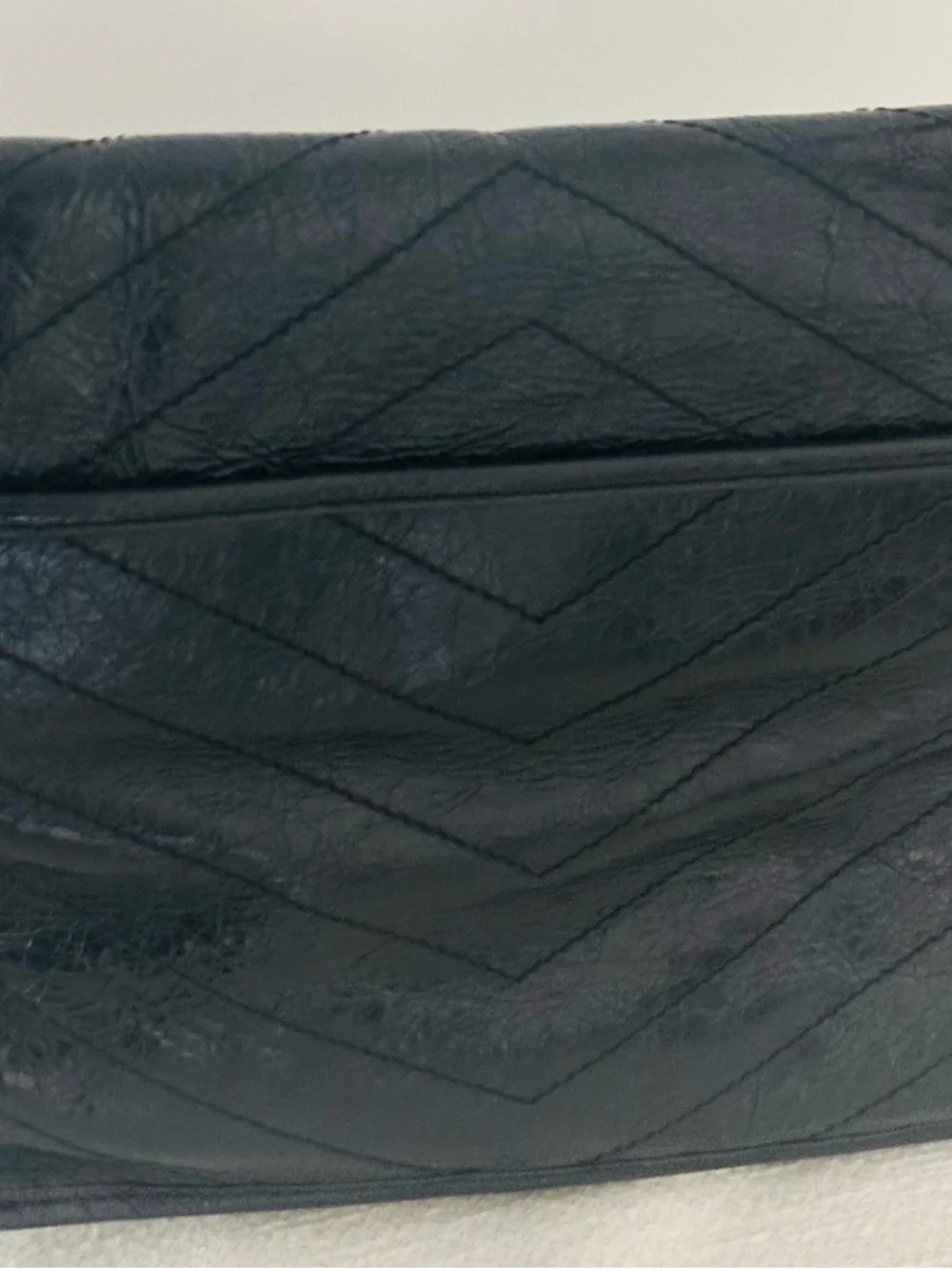 Saint Laurent Niki Medium Shoulder Black CrinkleChain-Shoulder Bag with YSL Logo - Picture 9 of 12